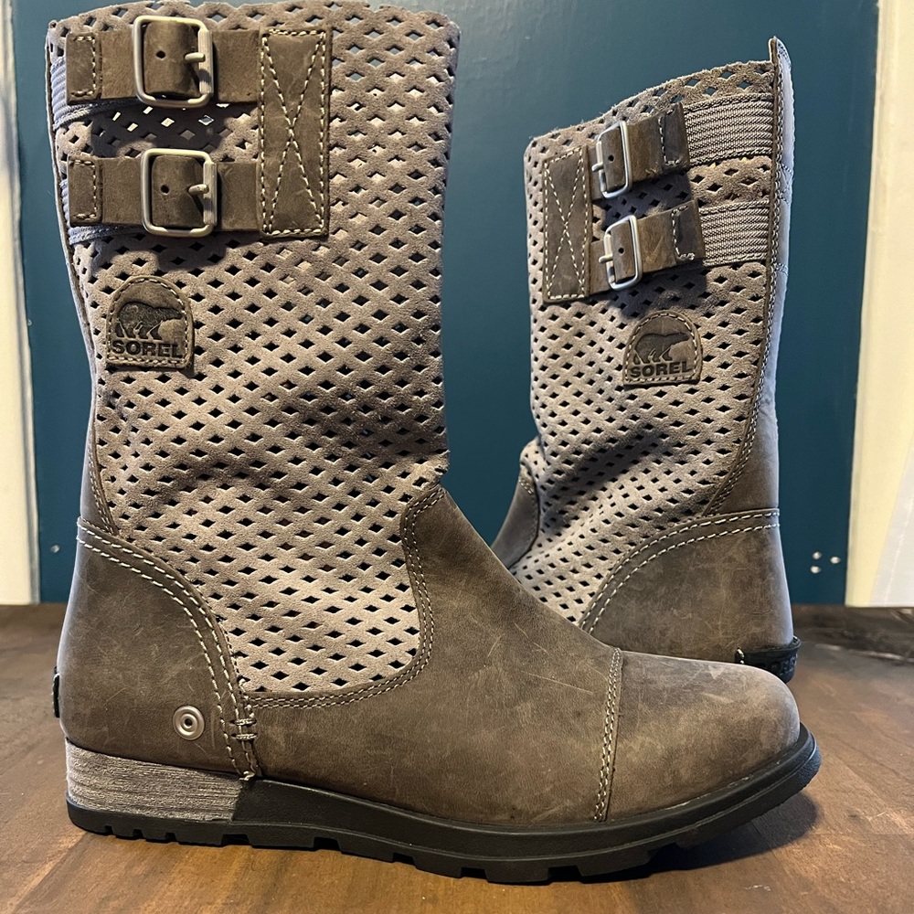 Sorel Major perforated slouch boot *Never Worn*